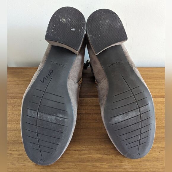 Cole Haan Preppy Academia Minimalist Classic Neutral Capsule Ankle Bootie 8 ½ - Picture 9 of 13